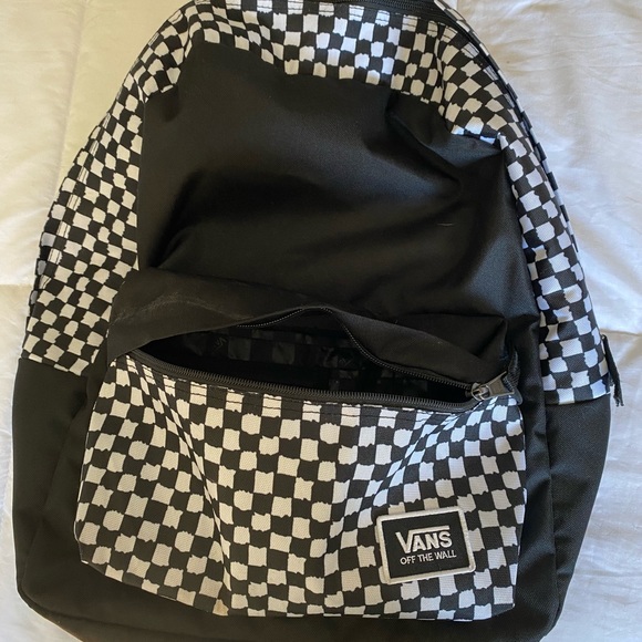Vans Handbags - EUC Vans Off the Wall checkerboard backpack